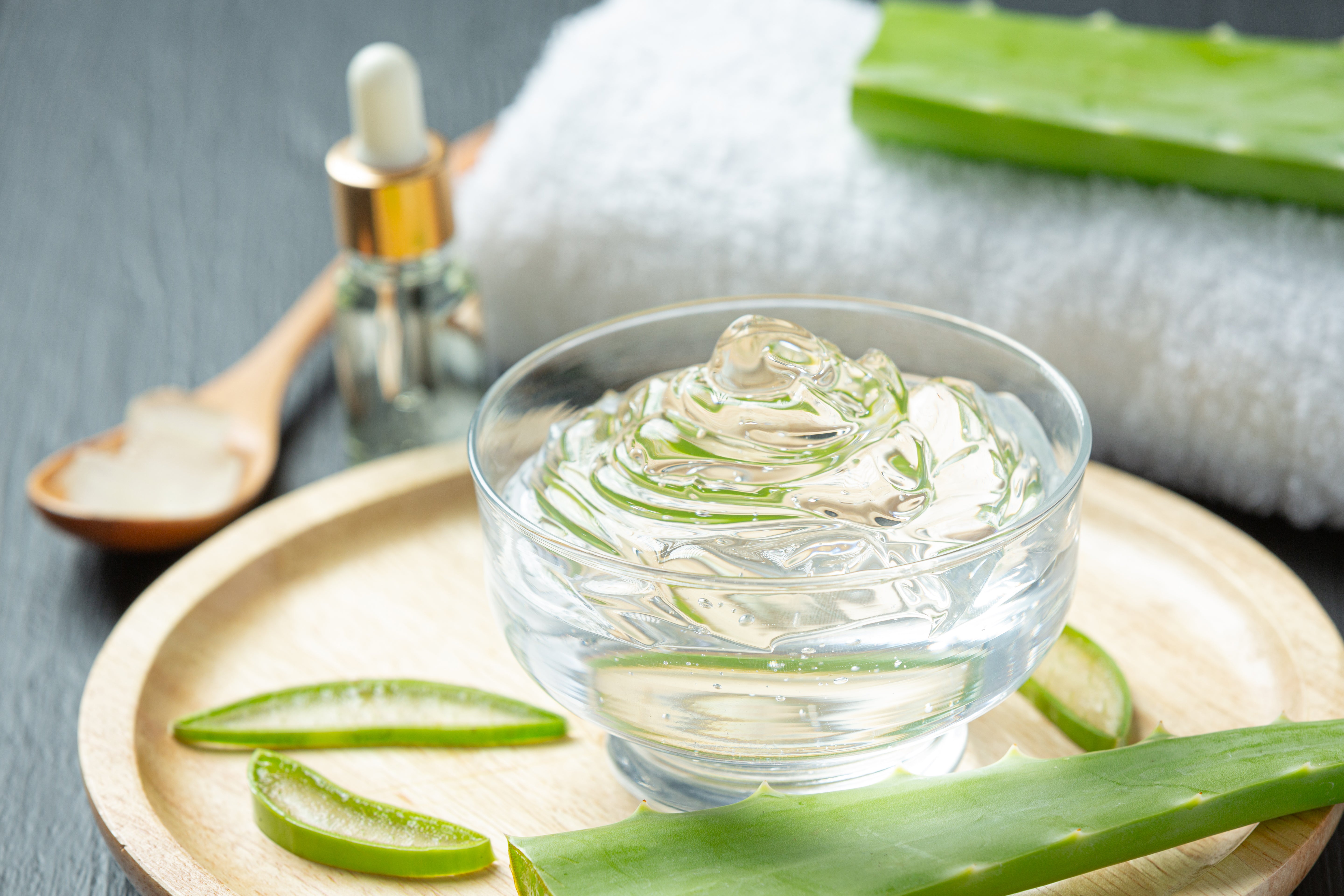 Aloe vera para el acné: qué hace de verdad, cómo usarlo correctamente y por qué es el aliado natural que más subestimas