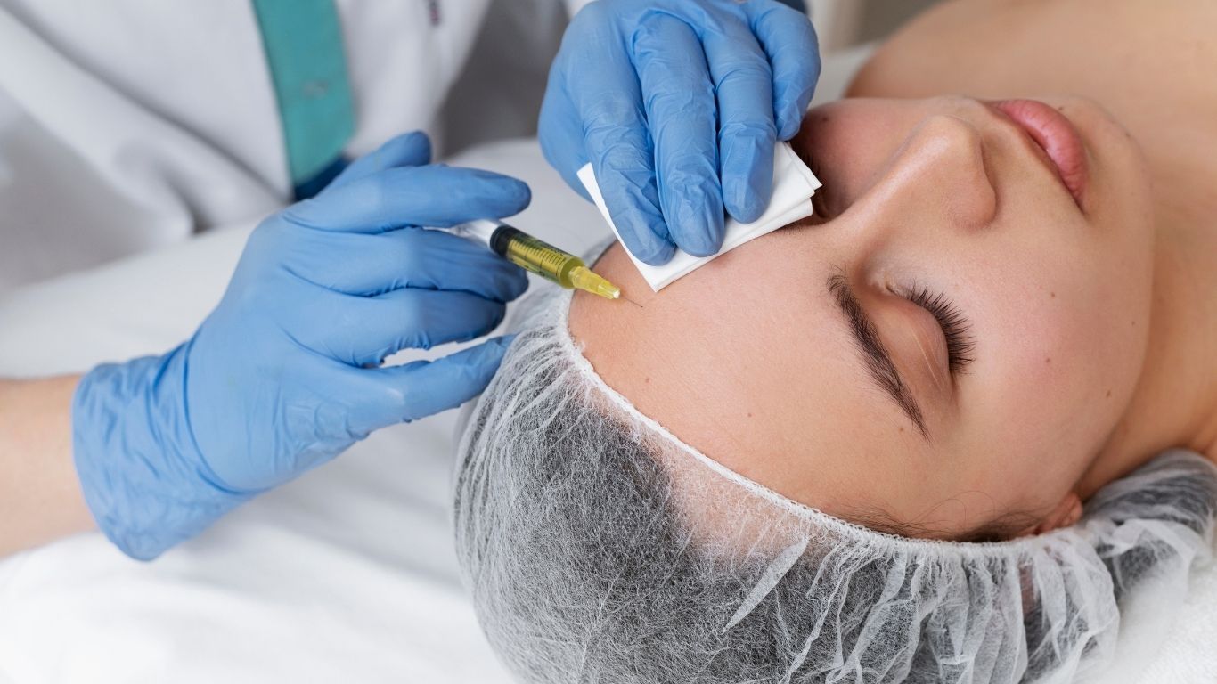 Mesoterapia facial: qué es, tipos, beneficios y qué esperar antes de tu primera sesión