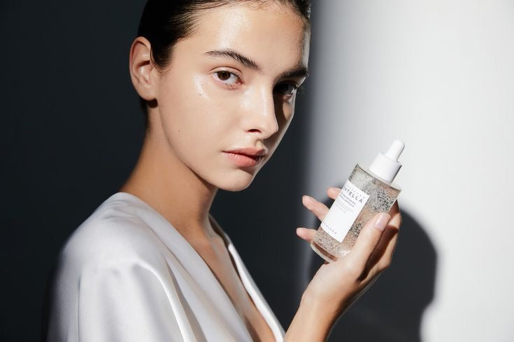 Glass skin: qué es, cómo conseguirla y la rutina completa para una piel de cristal real