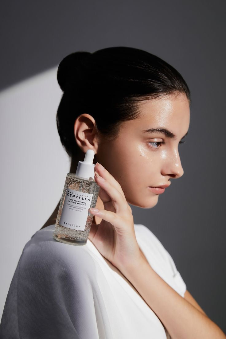 Tone Brightening Capsule Ampoule de Skin1004: la ampolla con Madewhite™, niacinamida y ácido tranexámico que unifica el tono y elimina la opacidad
