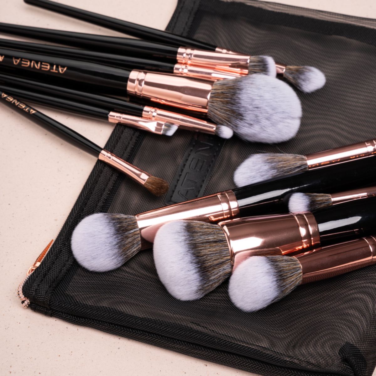 Kit de Brochas Flawless Basic x12: guía completa de las 12 piezas, técnicas de uso y cuidado. El set profesional para un maquillaje sin límites.
