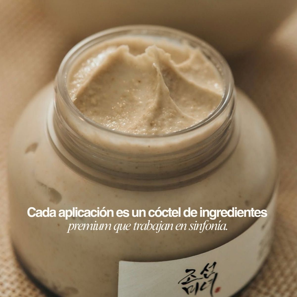 Mascarilla de Arroz Beauty of Joseon con textura cremosa y ingredientes naturales