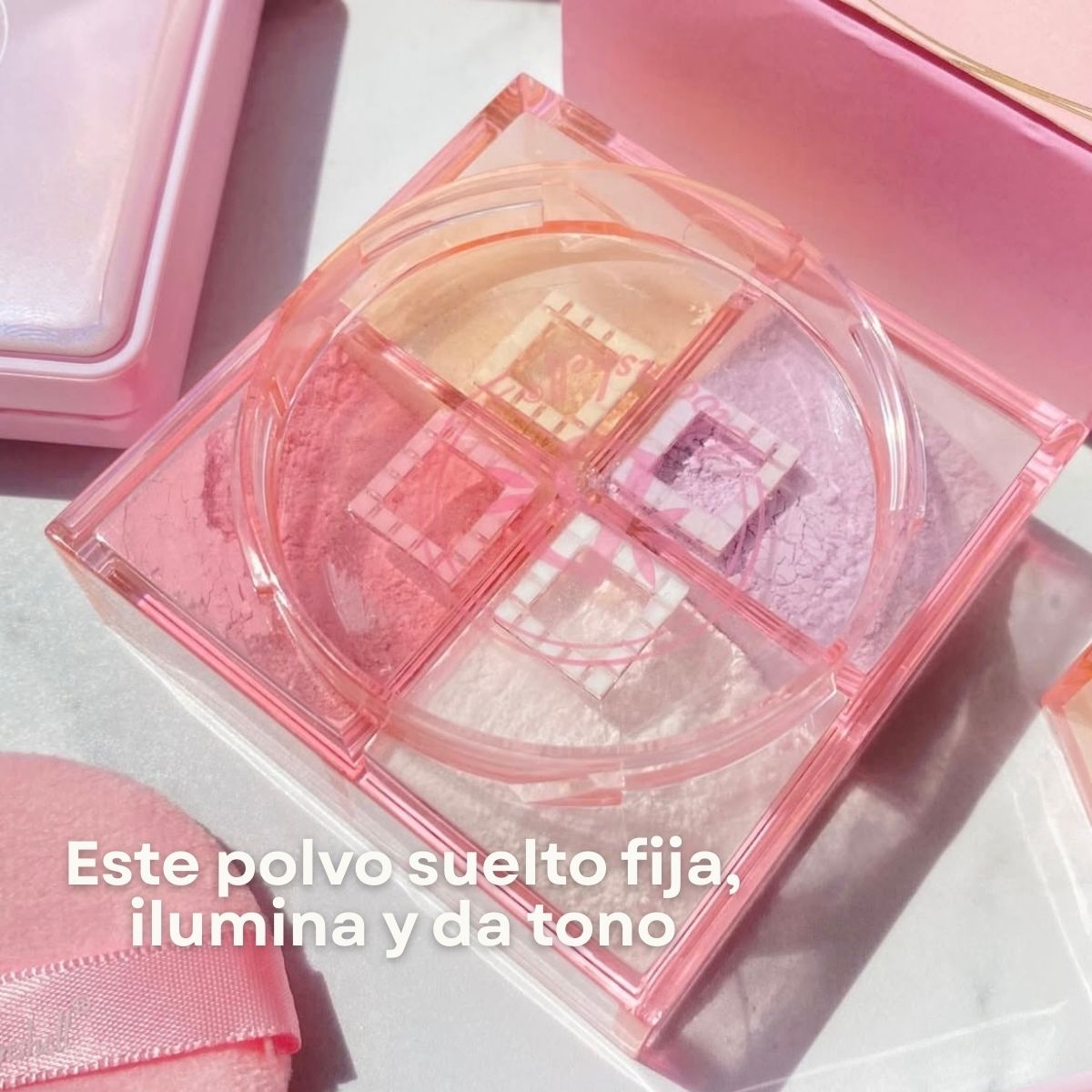 Polvo suelto 4 en 1 Bloomshell con tonos traslúcido, banana, lila y rosa.