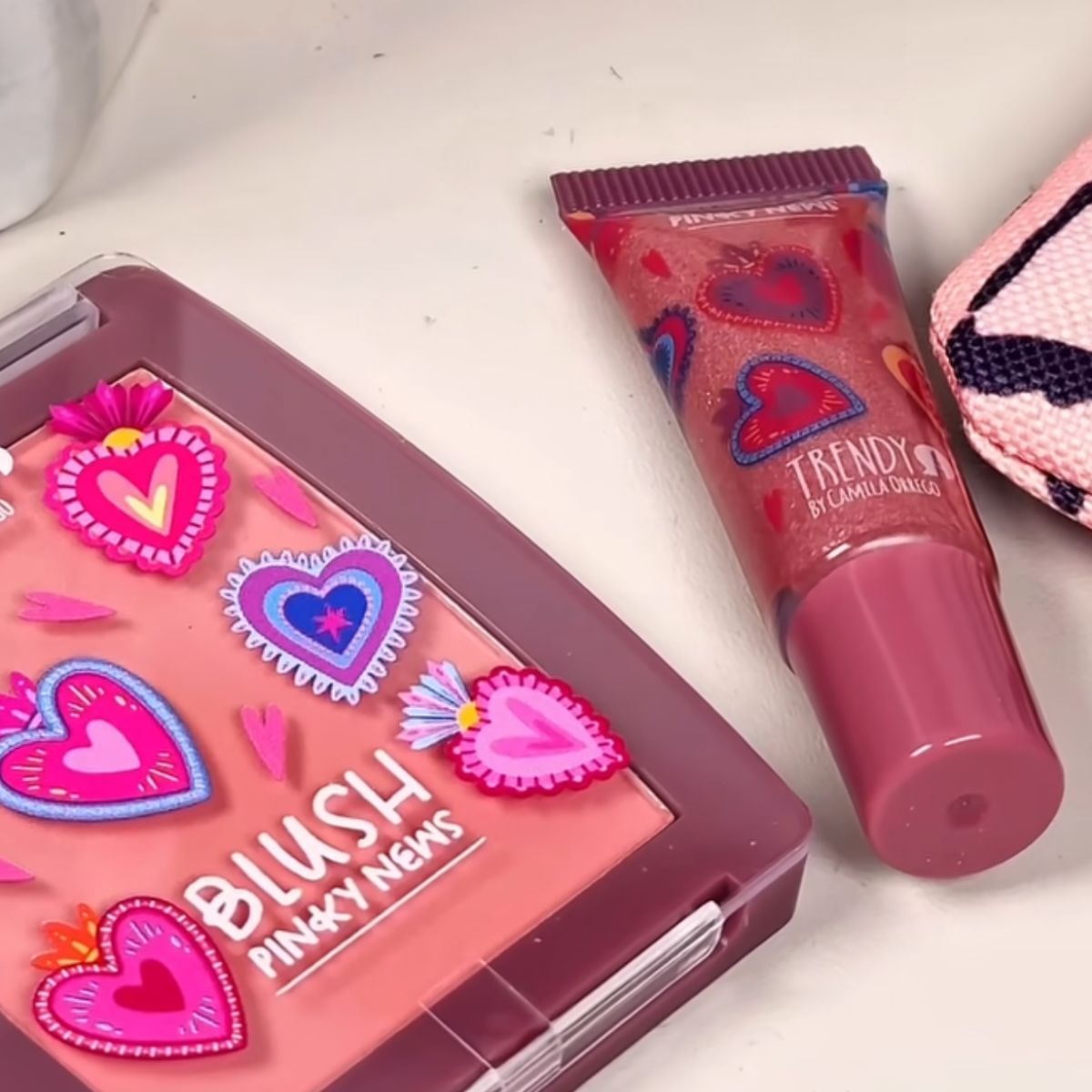 Rubor en polvo y gloss labial color rosado Trendy Kit de maquillaje