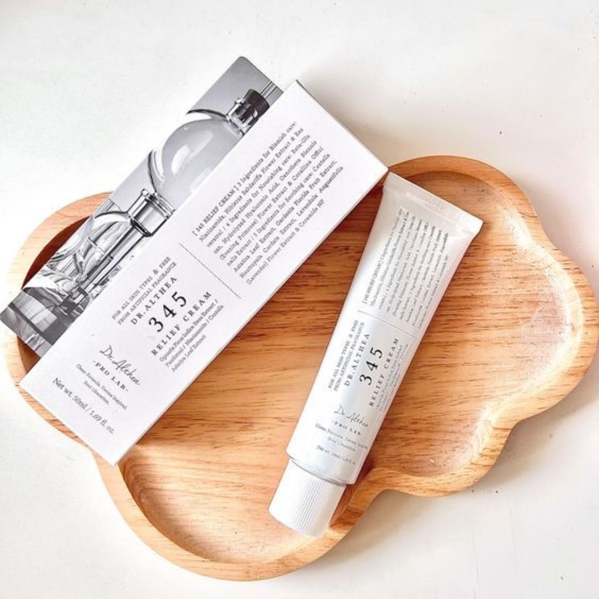 Dr Althea 345 Relief Cream calmante con niacinamida y centella asiática para piel uniforme y radiante.