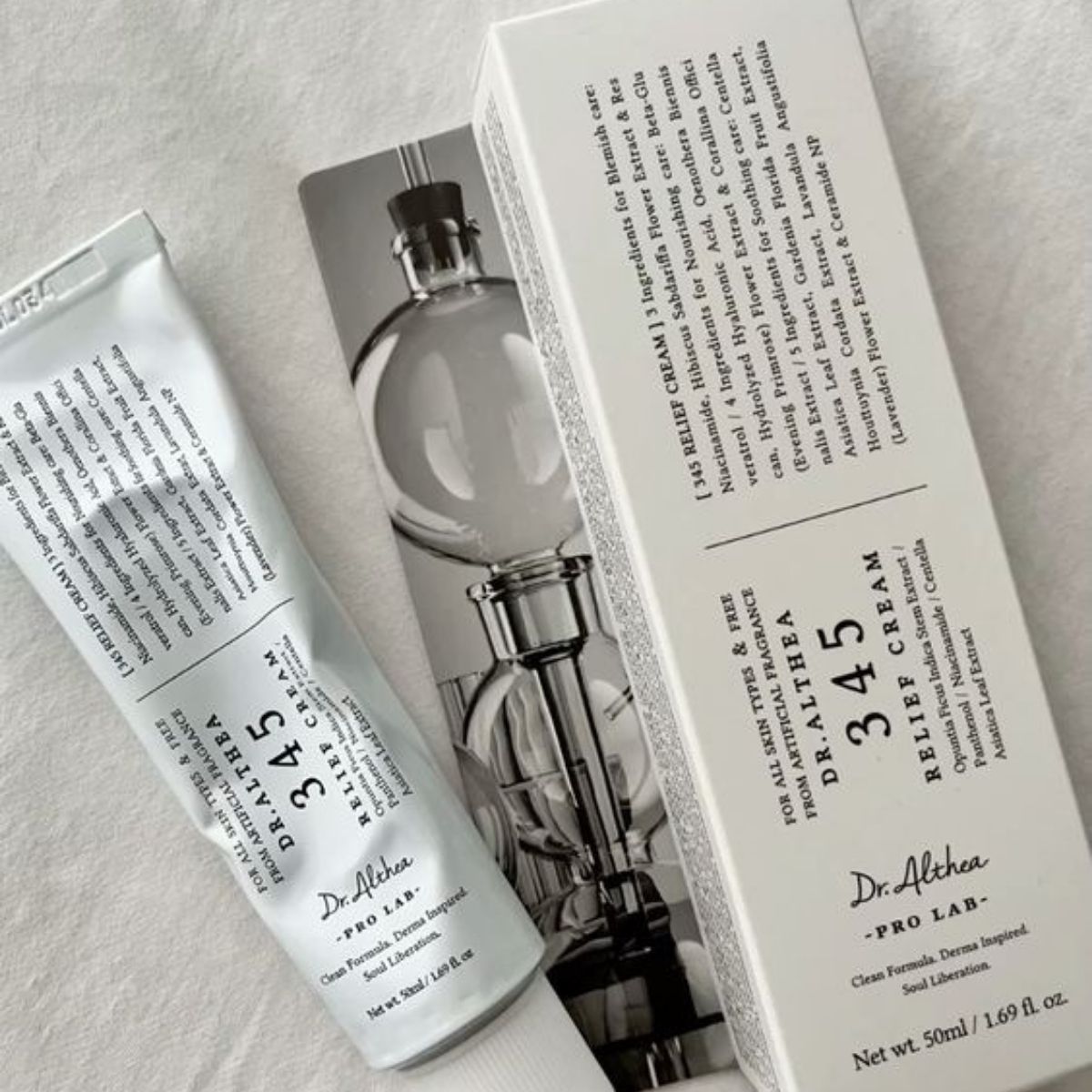 Dr Althea 345 Relief Cream calmante con niacinamida y centella asiática para piel uniforme y radiante.