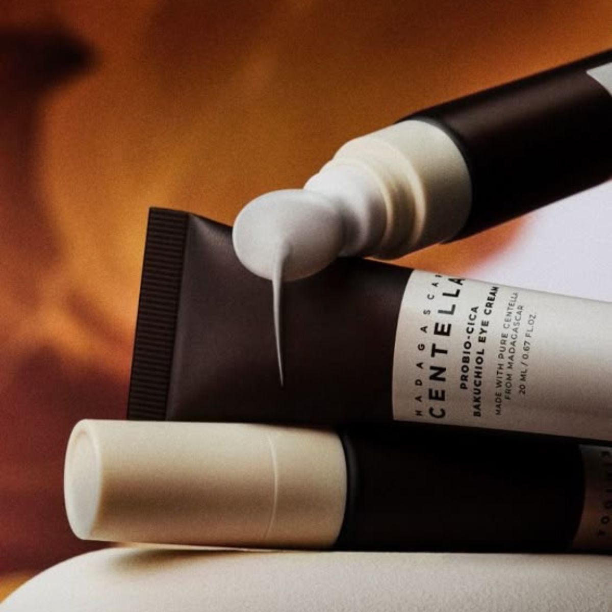 Crema para ojos Probio-Cica Bakuchiol de Skin1004 crema contorno de ojos antiedad con centella y bakuchiol.