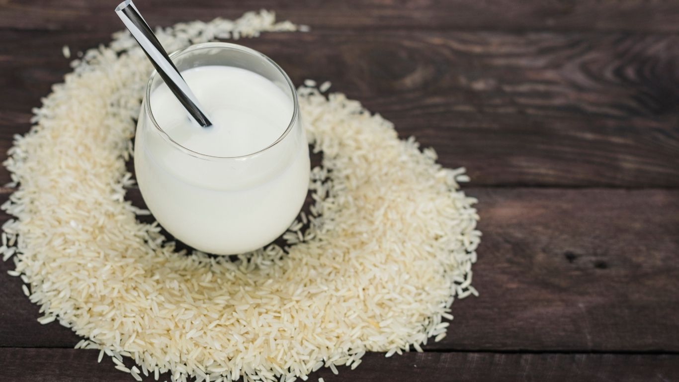 Agua de arroz antes de dormir: el secreto asiático de piel perfecta que deberías probar esta noche