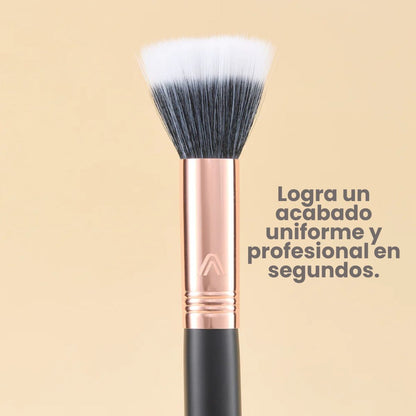 Brocha para base Atenea Black Gold 05 con fibras sintéticas premium para un acabado uniforme.