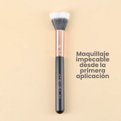 Brocha para base Atenea Black Gold 05 con fibras sintéticas premium para un acabado uniforme.