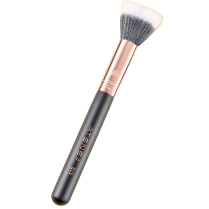 Brocha para base Atenea Black Gold 05 con fibras sintéticas premium para un acabado uniforme.