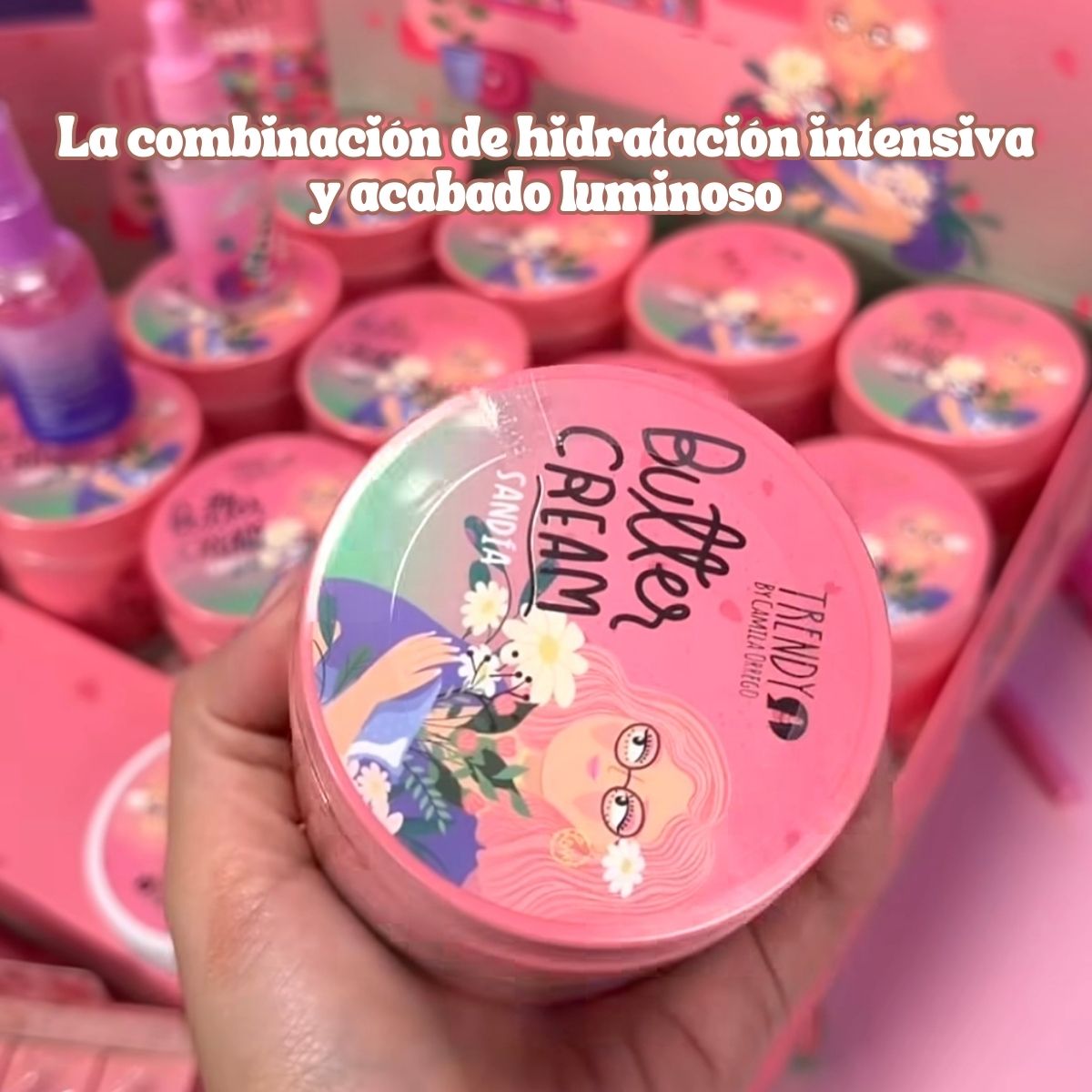 Crema mantequilla corporal Watermelon de Trendy, hidratante con aroma sandía y brillos dorados para piel suave y luminosa.