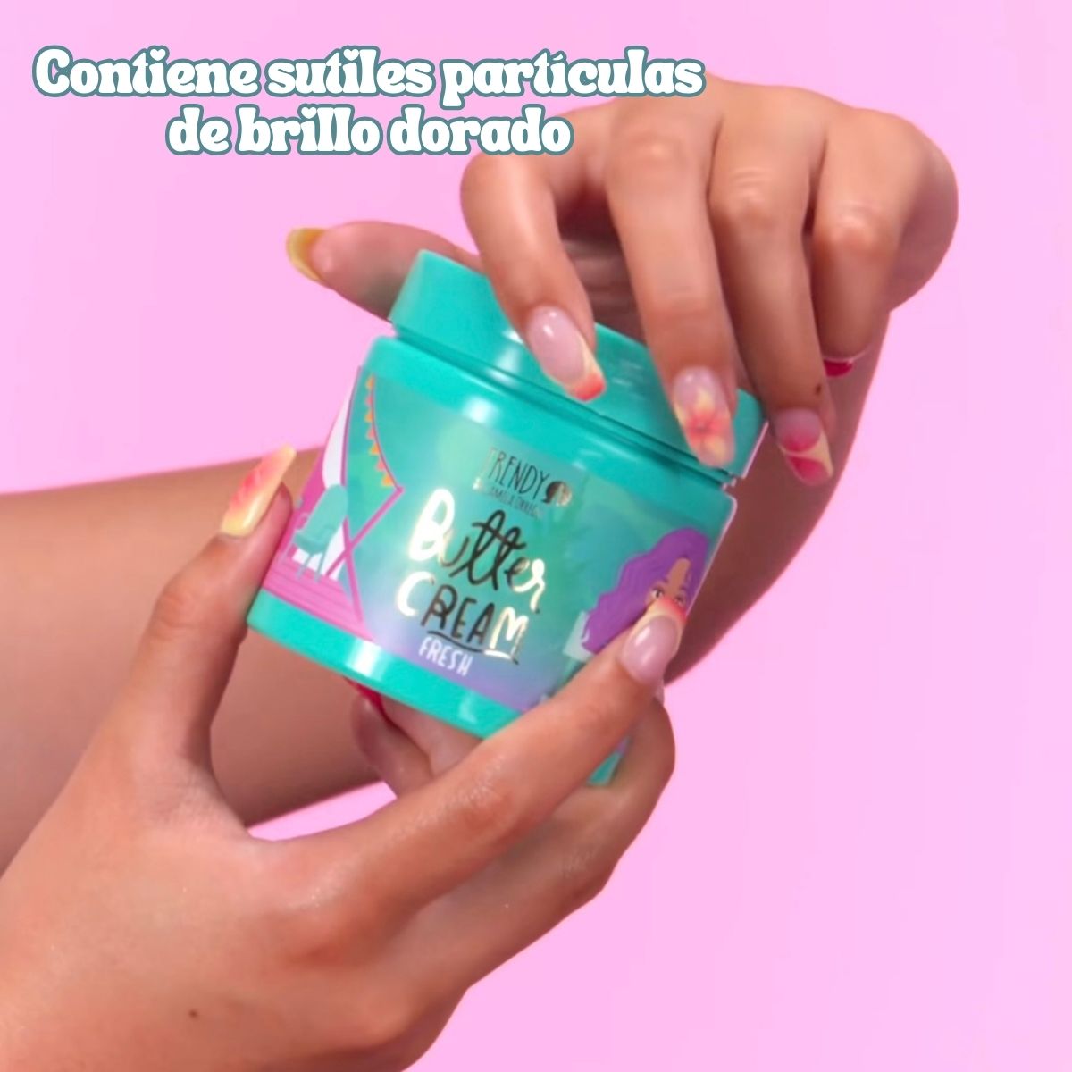 Crema mantequilla corporal Fresh de Trendy, hidratante con aroma fresco y brillos dorados para piel luminosa y suave.